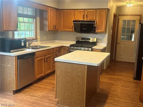 Kitchen - 612 Westfield Dr, Boardman, OH 44512 photo 4 of 4