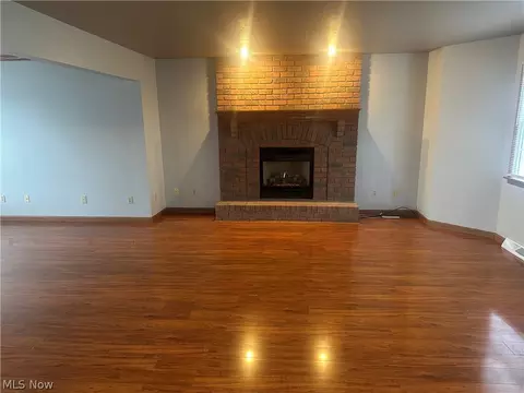 Living - 612 Westfield Dr, Boardman, OH 44512 photo 4 of 4