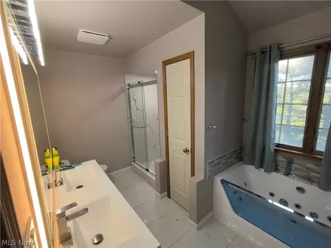 Bath - 612 Westfield Dr, Boardman, OH 44512 photo 1 of 3