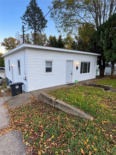 2595 Nesmith Lake Blvd, Akron, OH 44314