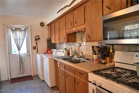 Kitchen - 1025 Thayer Ave, Ashtabula, OH 44004 photo 1 of 3