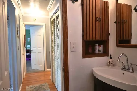 Entry Way - 1025 Thayer Ave, Ashtabula, OH 44004 photo 1 of 2
