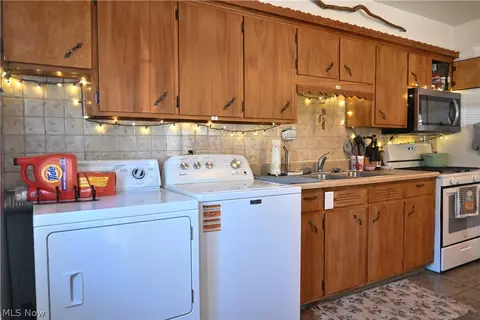 Kitchen - 1025 Thayer Ave, Ashtabula, OH 44004 photo 2 of 3