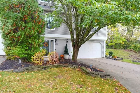 14504 Cross Creek Ln, North Royalton, OH 44133