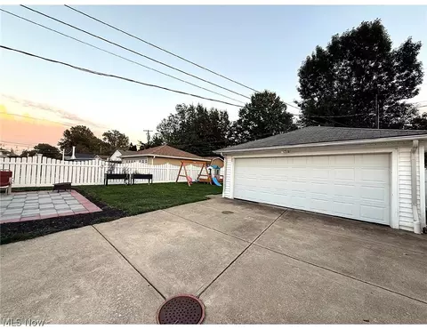 Exterior - 28726 Forest Rd, Willowick, OH 44095 photo 3 of 6