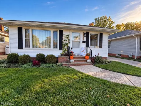 28726 Forest Rd, Willowick, OH 44095