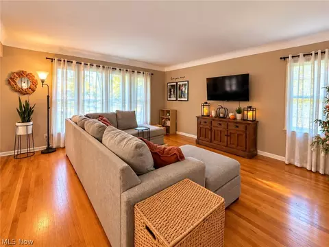 Living - 28726 Forest Rd, Willowick, OH 44095 photo 2 of 2