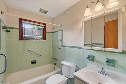 Bath - 2115 Algonquin, Euclid, OH 44117 photo 1 of 3