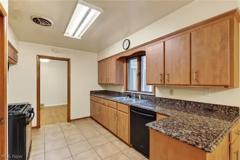 Kitchen - 2115 Algonquin, Euclid, OH 44117 photo 3 of 3