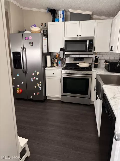 Kitchen - 221 Gull Dr, Elyria, OH 44035 photo 3 of 3