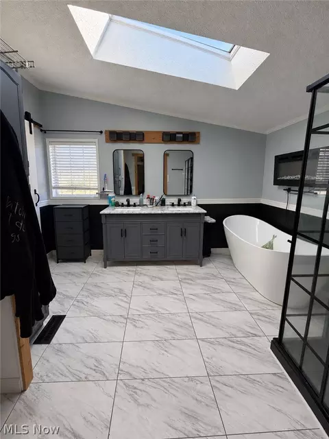 Bath - 221 Gull Dr, Elyria, OH 44035 photo 1 of 2