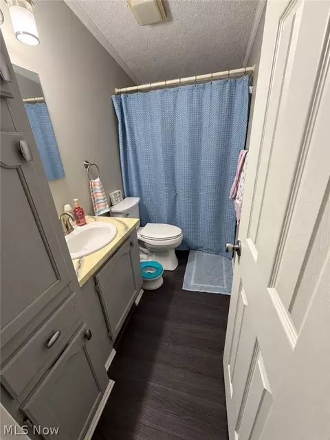 Bath - 221 Gull Dr, Elyria, OH 44035 photo 2 of 2