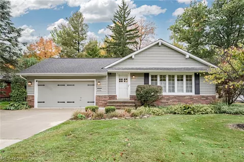 2090 Marshfield Rd, Mayfield Heights, OH 44124