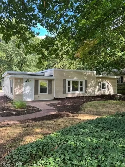 4527 Arlington Rd, Uniontown, OH 44685