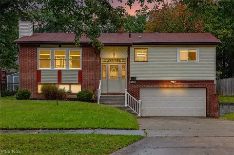 25146 Antler Dr, North Olmsted, OH 44070