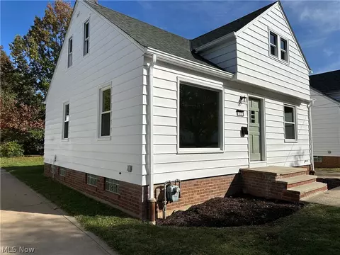 Exterior - 14705 Rockside Rd, Maple Heights, OH 44137 photo 2 of 4