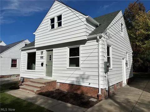 Exterior - 14705 Rockside Rd, Maple Heights, OH 44137 photo 3 of 4