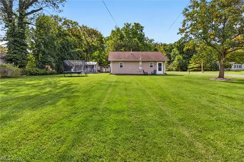 Exterior - 6195 Ethel Ave, Elyria, OH 44035 photo 5 of 7