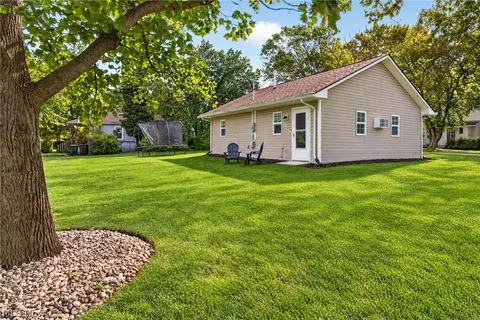 Exterior - 6195 Ethel Ave, Elyria, OH 44035 photo 2 of 7