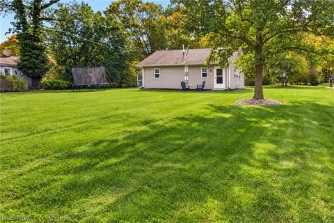 Exterior - 6195 Ethel Ave, Elyria, OH 44035 photo 4 of 7