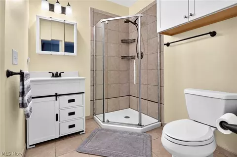 Bath - 6195 Ethel Ave, Elyria, OH 44035 photo 1 of 2