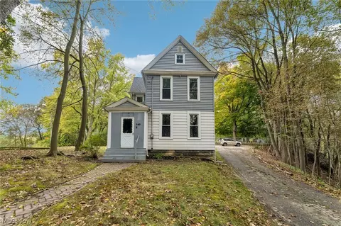 160 N Valley St, Akron, OH 44303