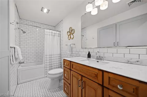 Bath - 207 Cincinnati Ave, Huron, OH 44839 photo 1 of 3