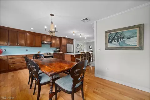 Dining - 207 Cincinnati Ave, Huron, OH 44839 photo 2 of 3