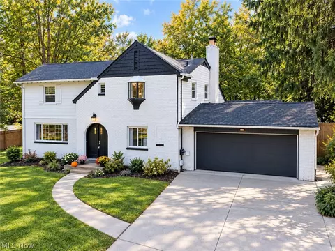 607 Castle Blvd, Akron, OH 44313