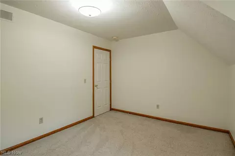 Bedroom - 5008 Pine Pt, Stow, OH 44224 photo 5 of 8