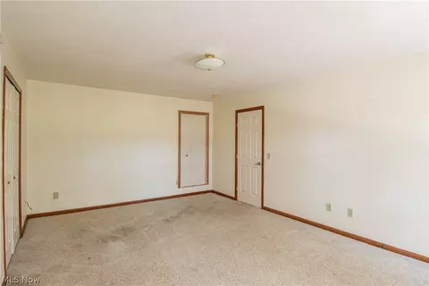 Bedroom - 5008 Pine Pt, Stow, OH 44224 photo 8 of 8