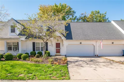 Exterior - 5008 Pine Pt, Stow, OH 44224 photo 2 of 5