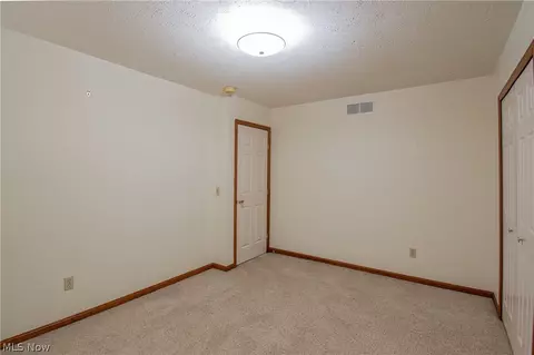 Bedroom - 5008 Pine Pt, Stow, OH 44224 photo 3 of 8