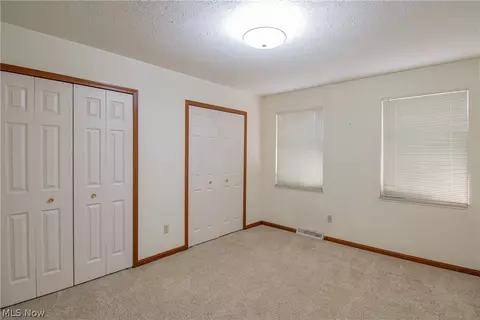 Bedroom - 5008 Pine Pt, Stow, OH 44224 photo 4 of 8