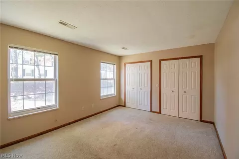 Bedroom - 5008 Pine Pt, Stow, OH 44224 photo 1 of 8