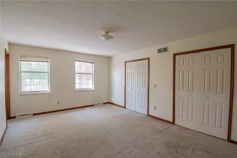 Bedroom - 5008 Pine Pt, Stow, OH 44224 photo 7 of 8