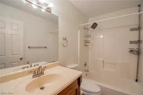 Bath - 5008 Pine Pt, Stow, OH 44224 photo 3 of 3