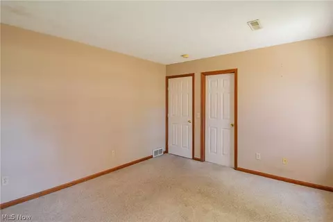 Bedroom - 5008 Pine Pt, Stow, OH 44224 photo 2 of 8