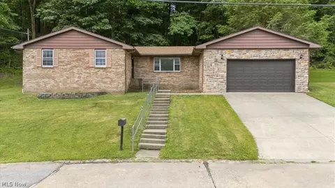 404 W Wildwood Dr, Parkersburg, WV 26101