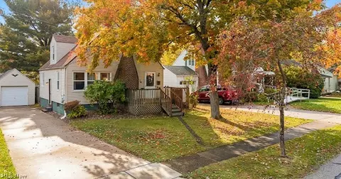 222 Stevens St, Ravenna, OH 44266