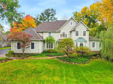 495 North St, Chagrin Falls, OH 44022