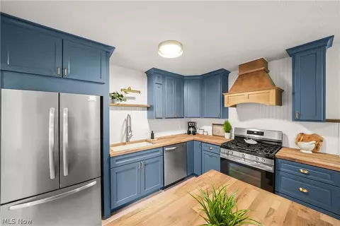 Kitchen - 9008 Wilverne Dr, Windham, OH 44288 photo 2 of 5