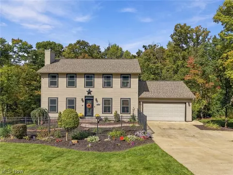 1907 Dogwood Sq NE, Bolivar, OH 44612