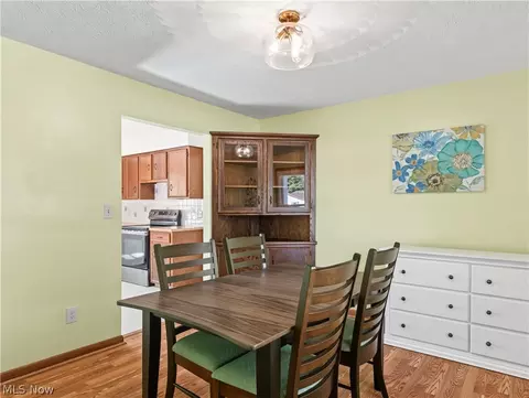 Dining - 322 Rivermoor Dr, Mogadore, OH 44260 photo 2 of 2