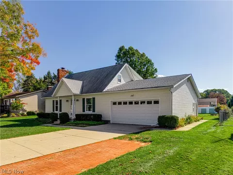 Exterior - 322 Rivermoor Dr, Mogadore, OH 44260 photo 2 of 5