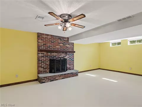 Living - 322 Rivermoor Dr, Mogadore, OH 44260 photo 3 of 4