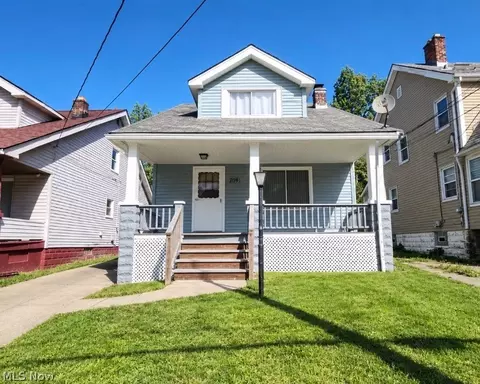 10321 Dove Ave, Cleveland, OH 44105