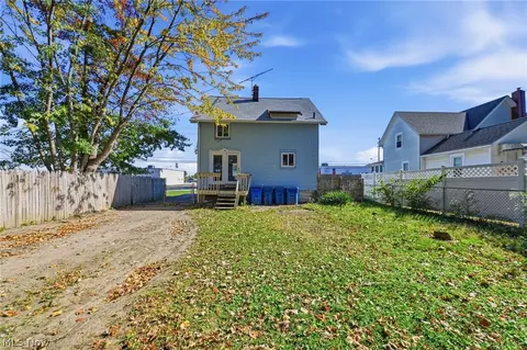 Exterior - 4040 Saint Clair St, Willoughby, OH 44094 photo 3 of 5