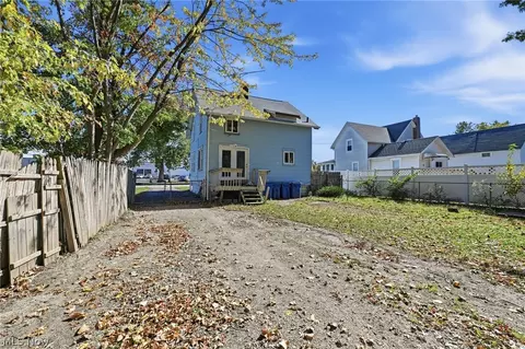 Exterior - 4040 Saint Clair St, Willoughby, OH 44094 photo 4 of 5