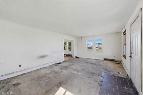 Living - 4040 Saint Clair St, Willoughby, OH 44094 photo 1 of 4